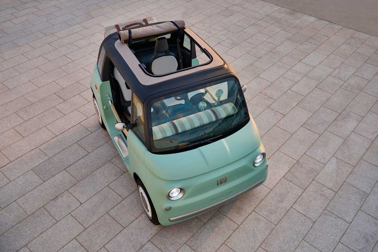 Fiat Topolino Dolcevita 2023 : vue plongeante trois quarts avant droit