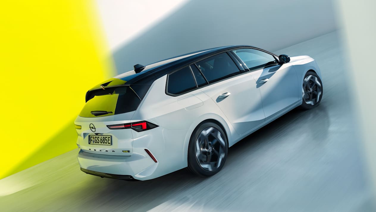 Opel Astra Sports Tourer GSe (2022) : Trois quart arrière droit 