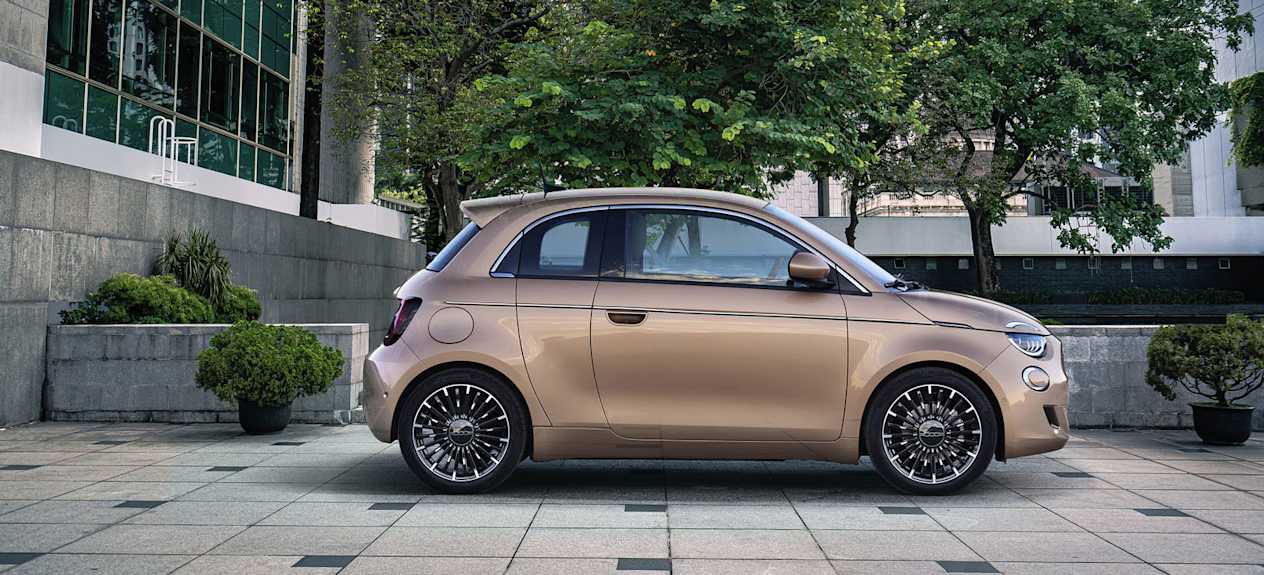 Nouvelle FIat 500e : 3+1 de profil