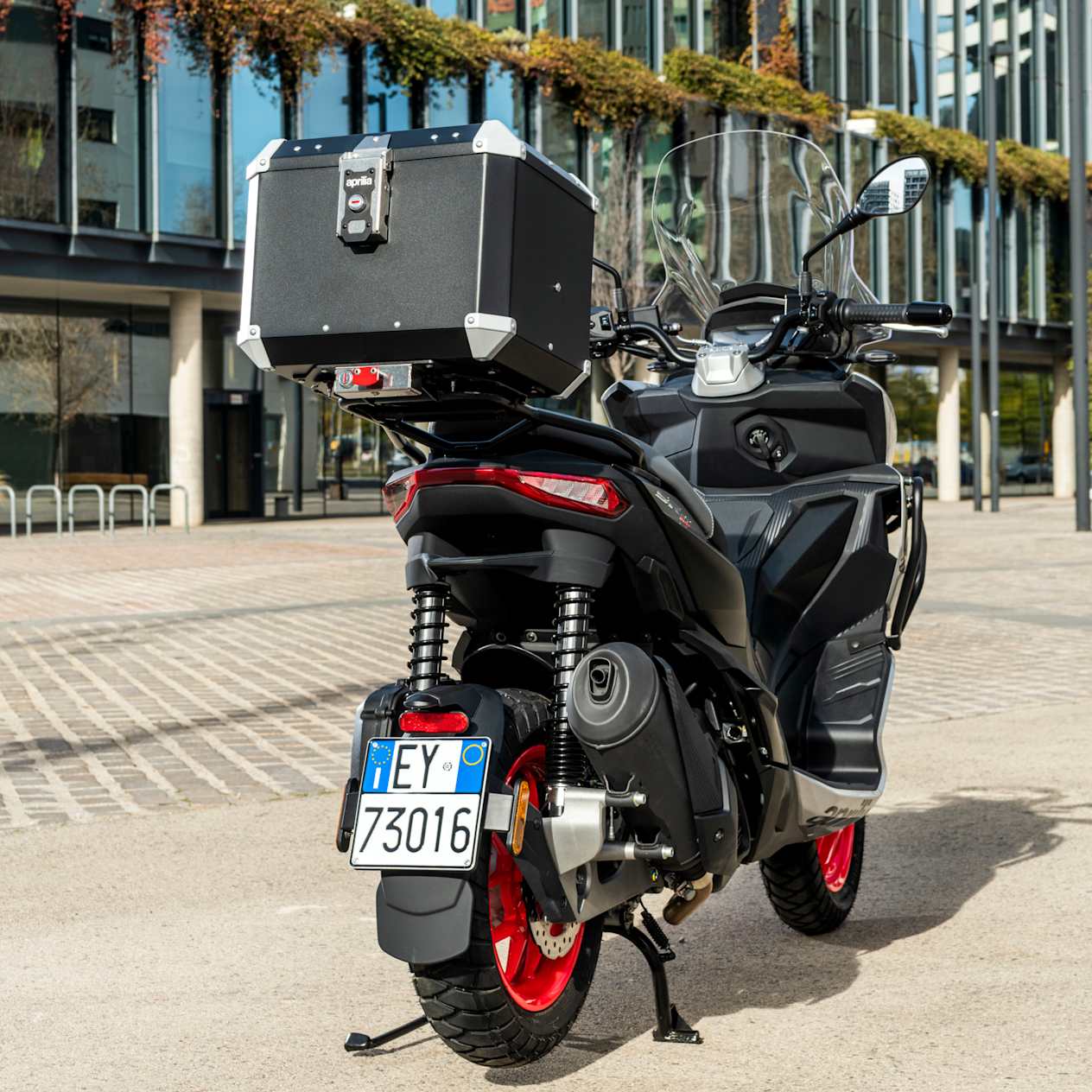 Aprilia SR GT vue arriere