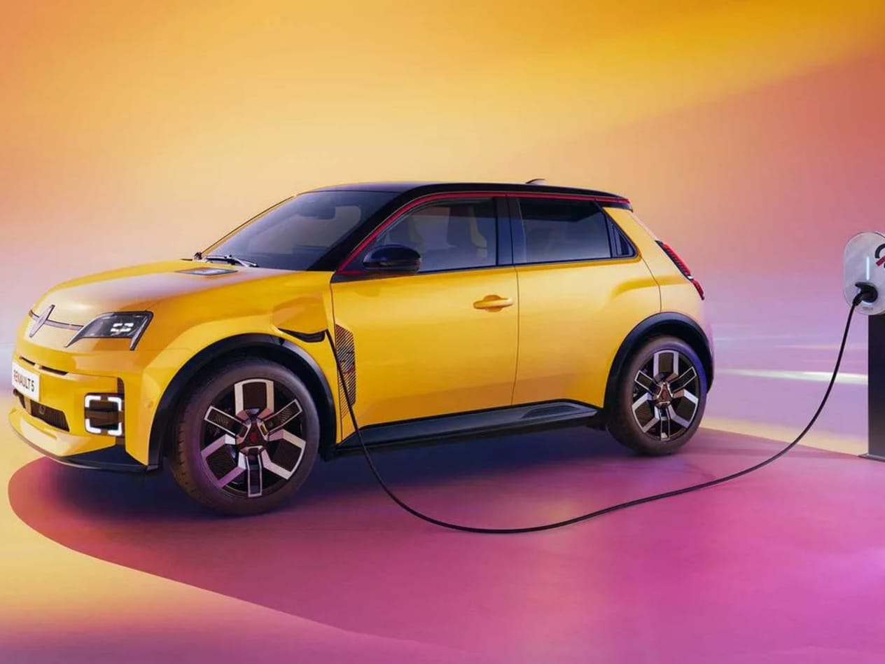 Renault 5 Charging