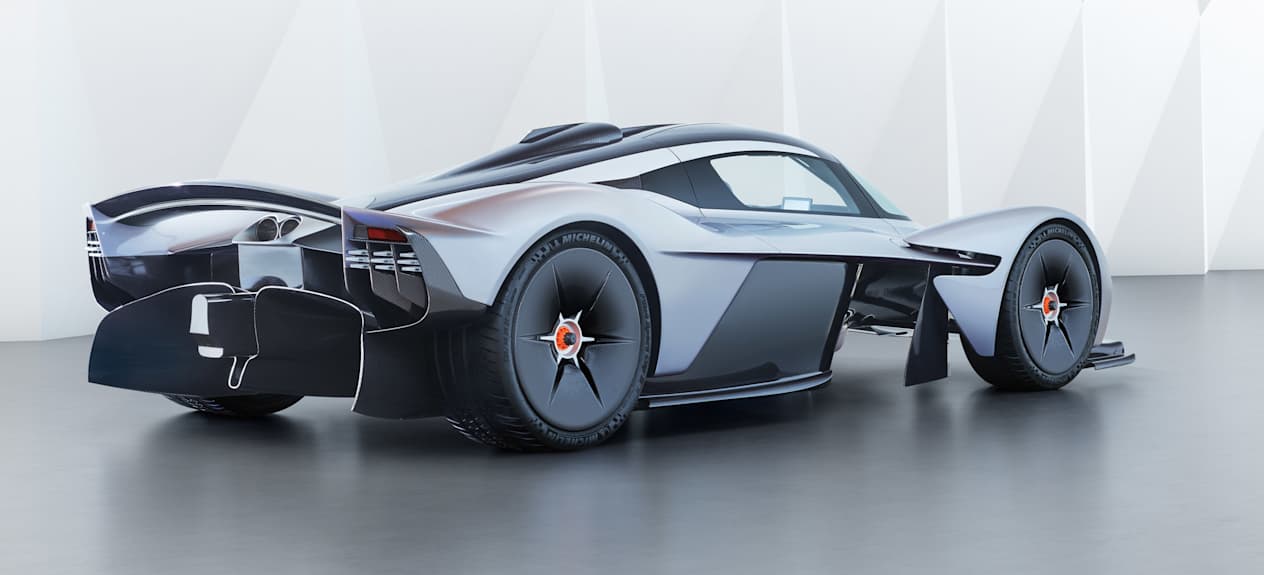 Aston Martin Valkyrie : Trois quart arrière avec portes fermées