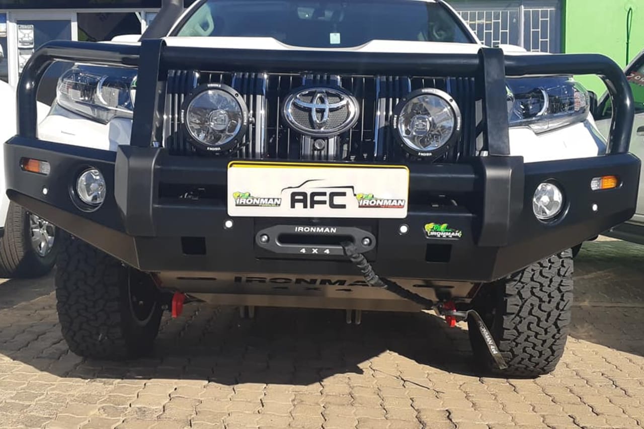 Bull Bars, Roll Bars & Tow Bars 