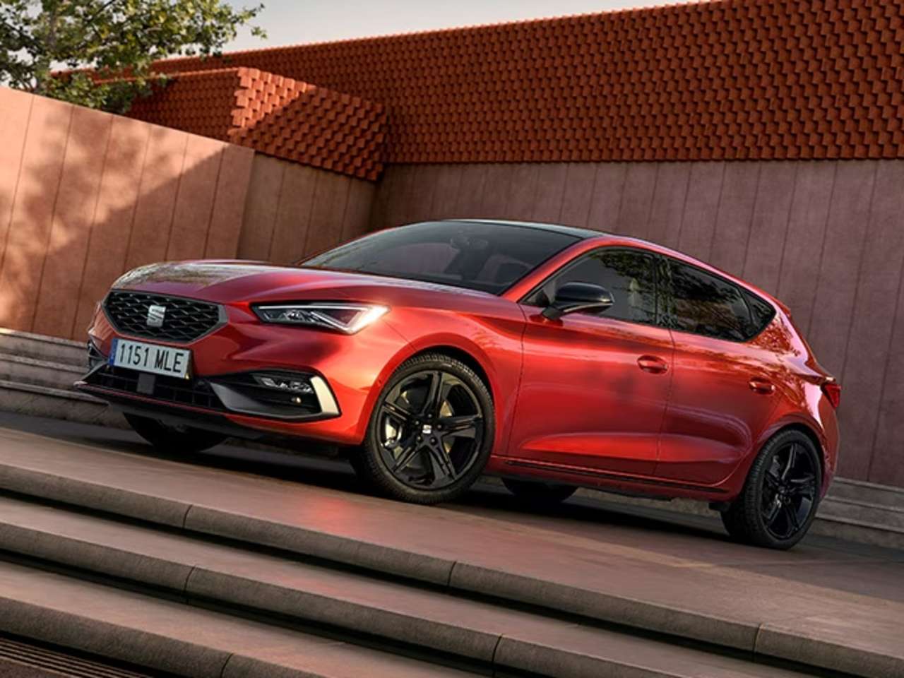 PCP: LEON FR Black Edition 1.5 150 Auto - £332 Per Month