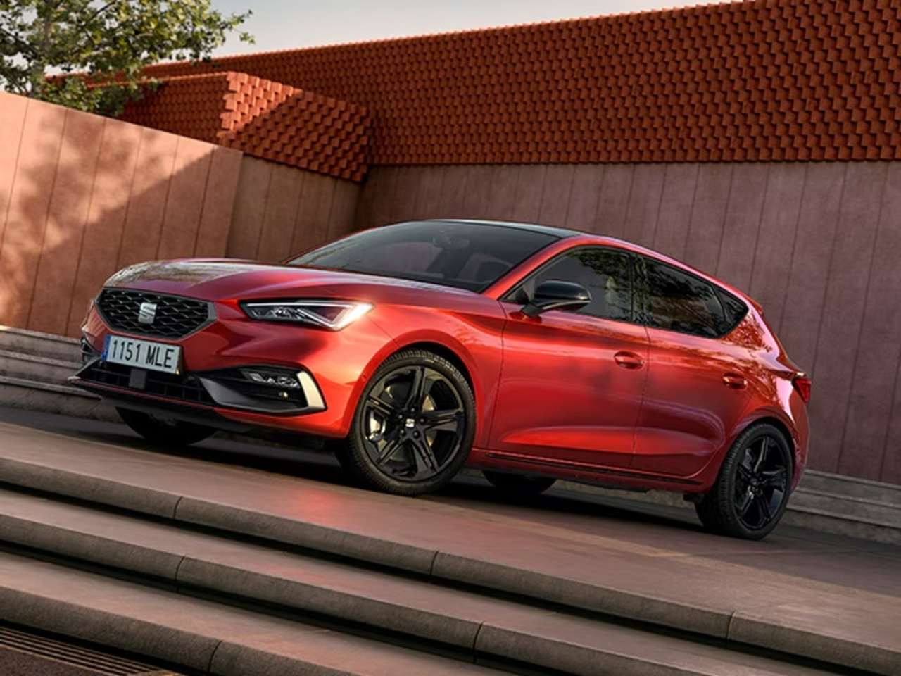 PCP: LEON FR Black Edition 1.5 115 Auto - £318 Per Month