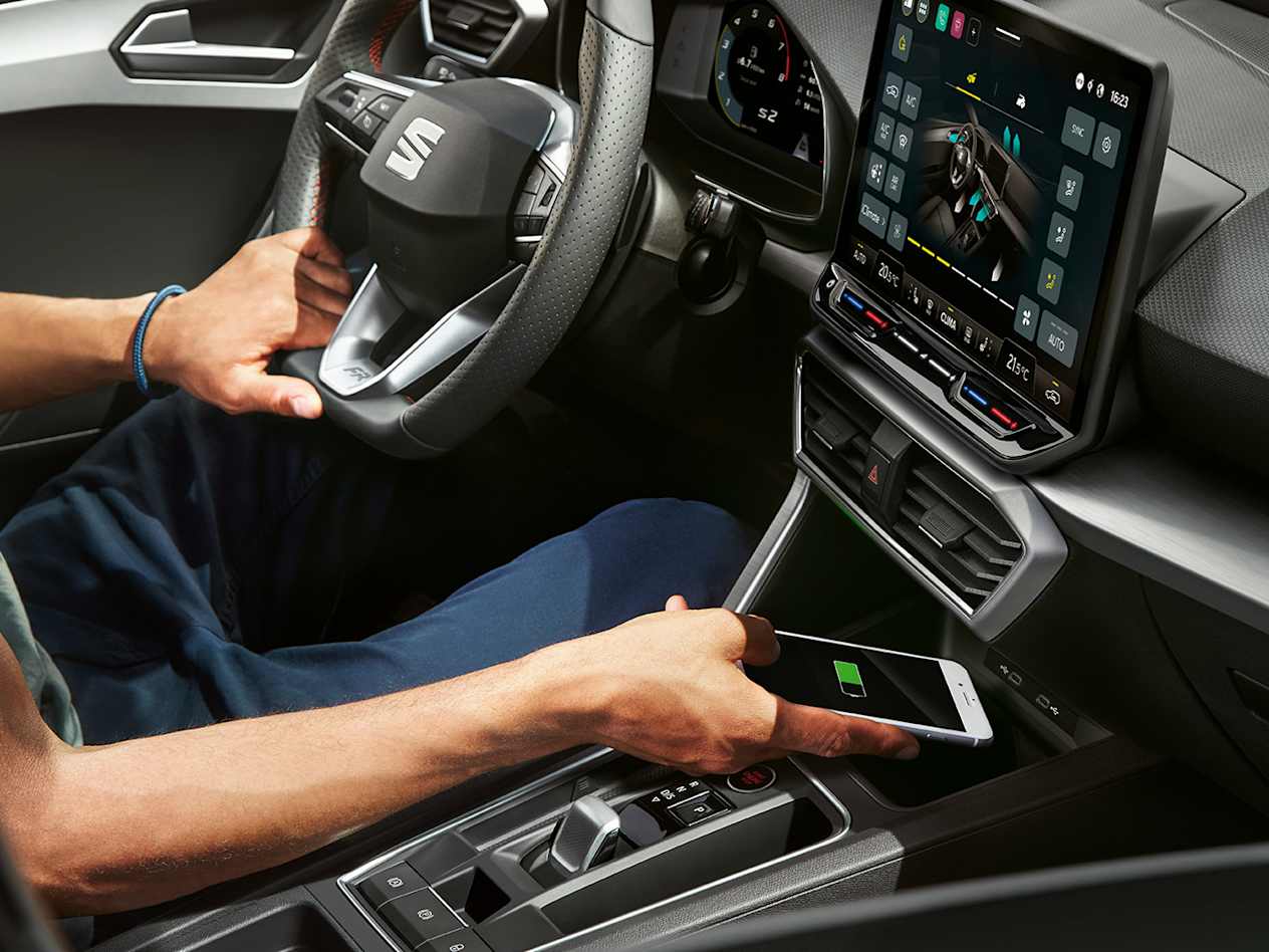 leon interior wireless charger
