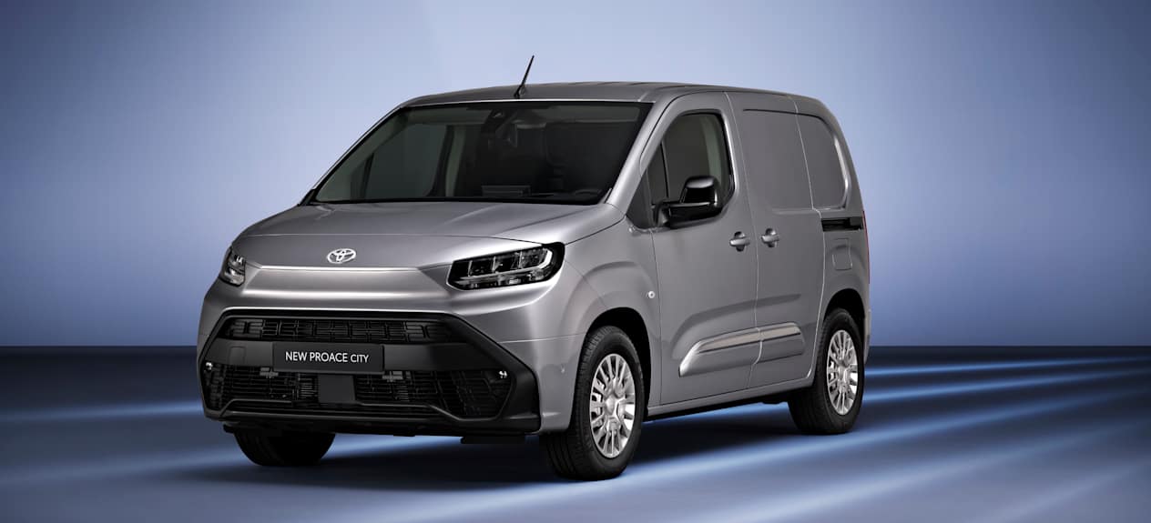 Toyota Proace City 2024 : trois quarts avant gauche statique