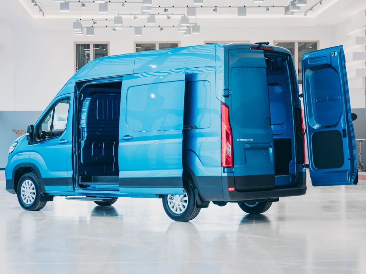 MAXUS DELIVER 9 LUXURY MODEL Blue