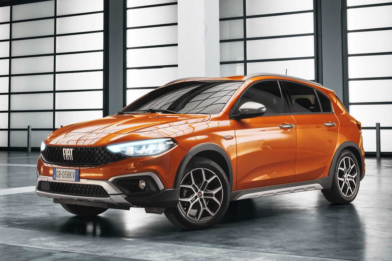 Fiat Tipo Cross phares allumés