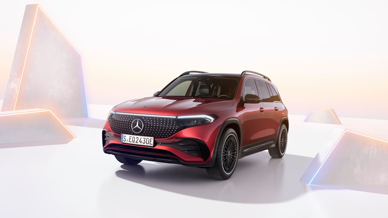 Mercedes EQB 2024 : trois quarts avant gauche statique