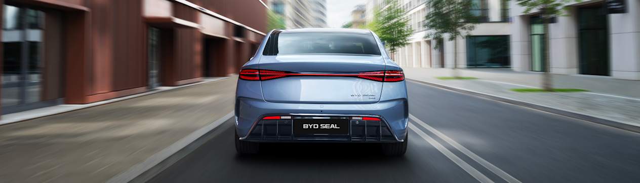 BYD Seal 2023 : face arrière dans la rue