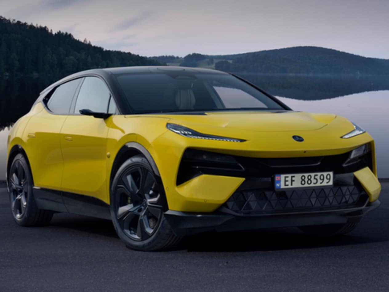 Lotus Eletre : Devant lac