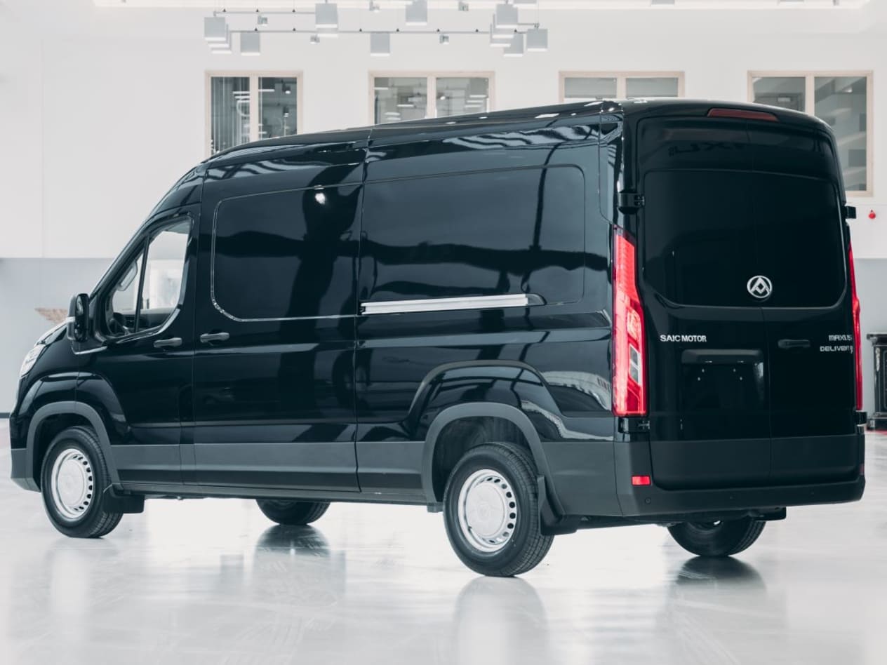 MAXUS Deliver 9 Rear and Side Sliding Door