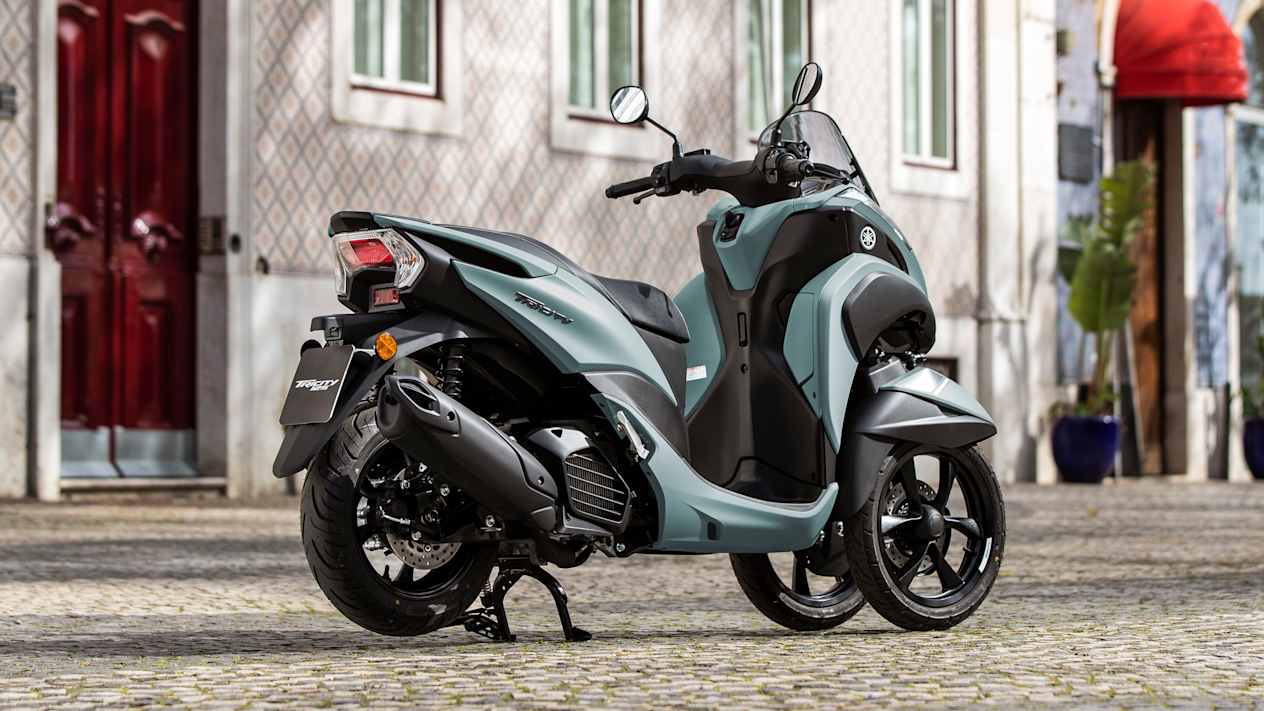 Yamaha Tricity 125 2024 : trois quarts arrière droit statique