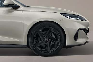 ‘Flying axe’ alloy wheels