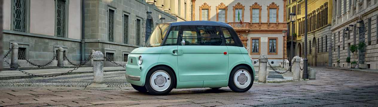 Fiat Topolino 2023 : profil gauche en centre ville