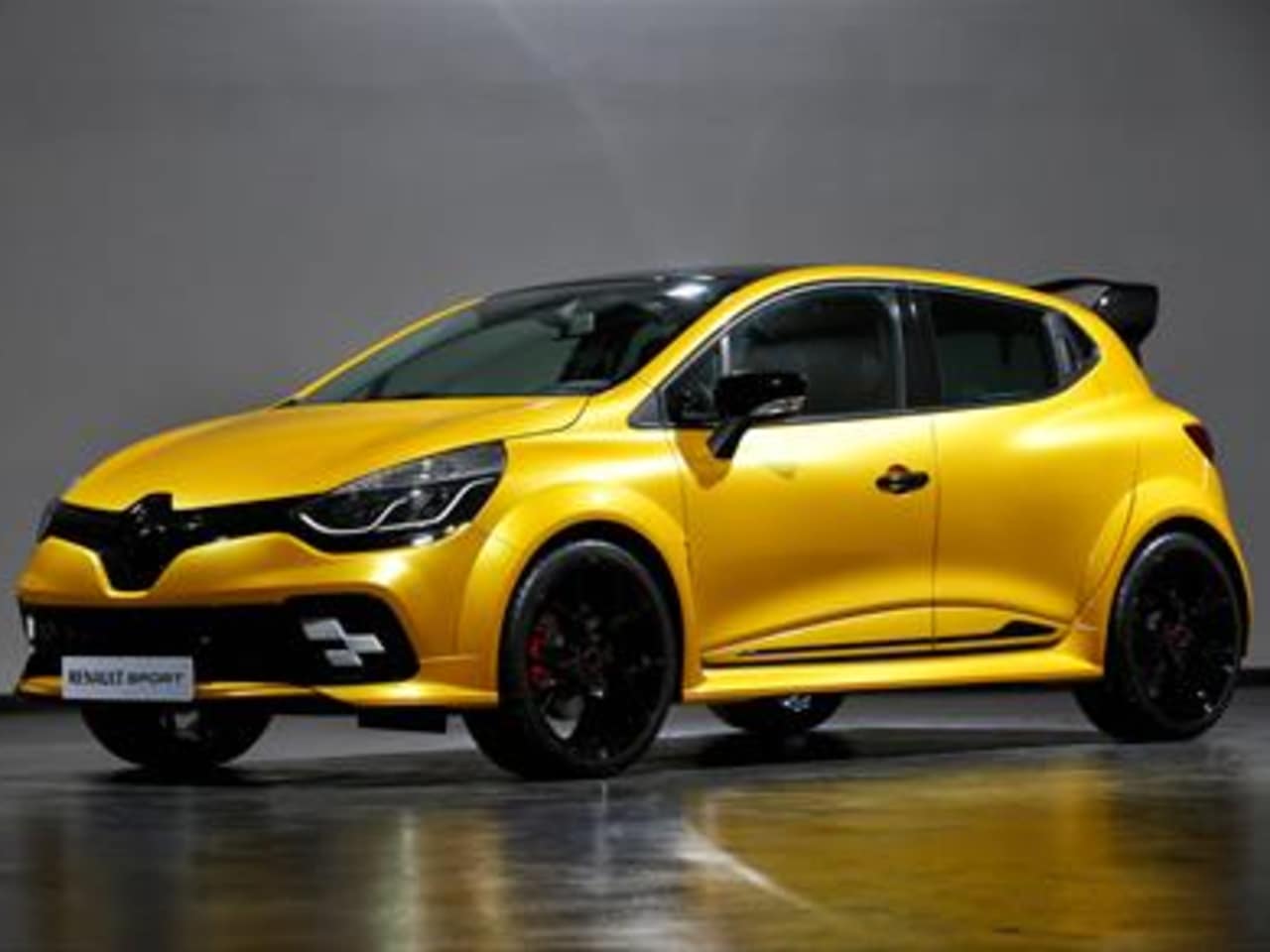 SPECIAL CLIO RENAULT SPORT IS UNVEILED IN THE MONACO DEBUT