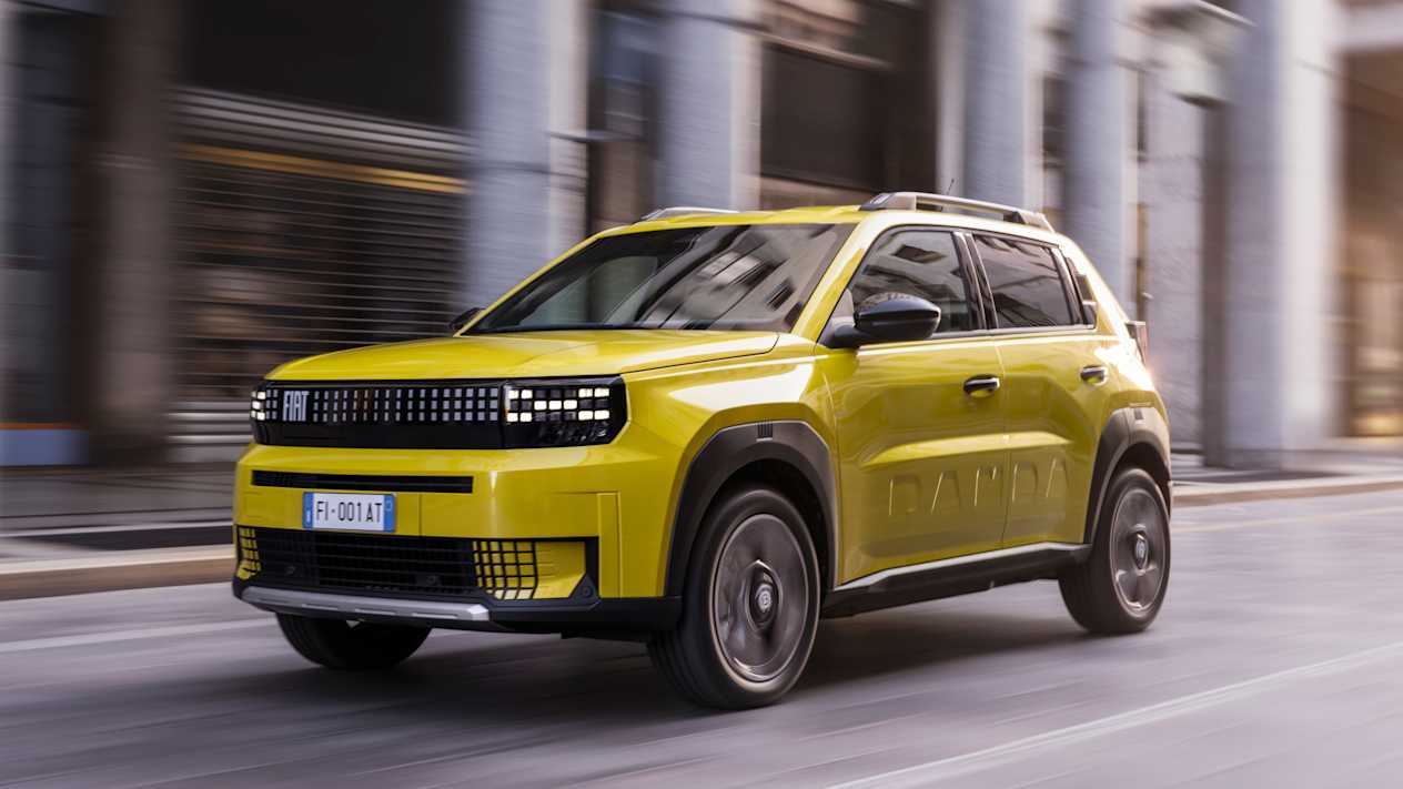Fiat Grande Panda 2024 : trois quarts avant gauche dans la rue