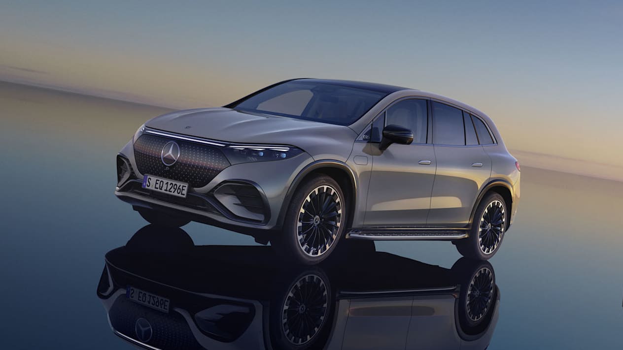 EQS SUV de Mercedes-EQ : Trois quart avant gauche en couleur grise