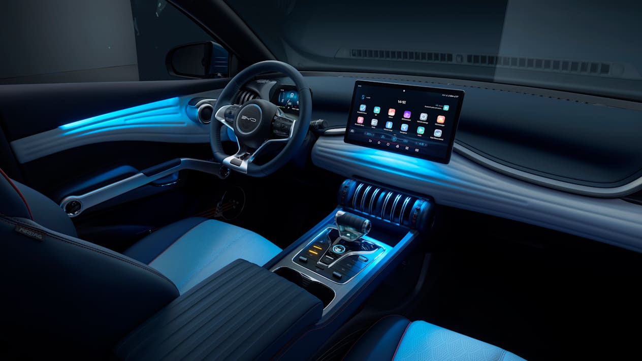 BYD Atto 3 2022 : intérieur, planche de bord et éclairage d'ambiance