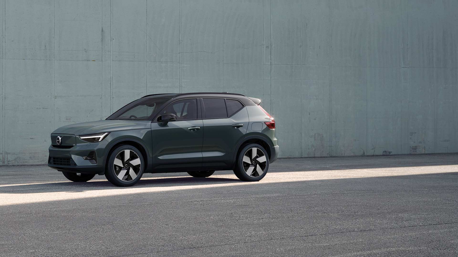 Fully electric Volvo EX40