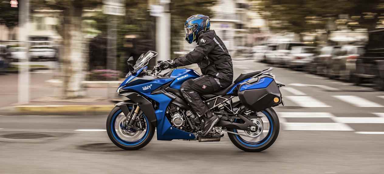 Suzuki GSX-S1000 GT en ville