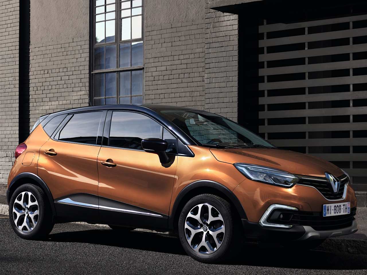 RENAULT ANNOUNCES PRICING AND SPECIFICATIONS FOR DISTINCTIVE NEW CAPTUR