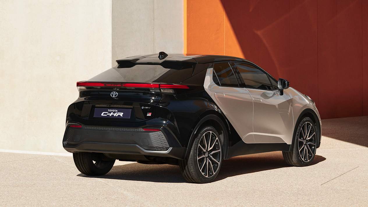 Toyota CHR 2023 : trois quarts arrière droit