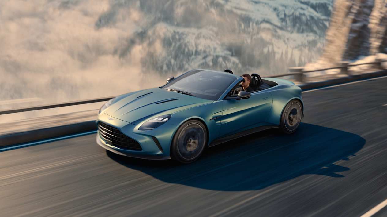 Aston Martin Vantage Roadster 2025 : trois quarts avant gauche sur route