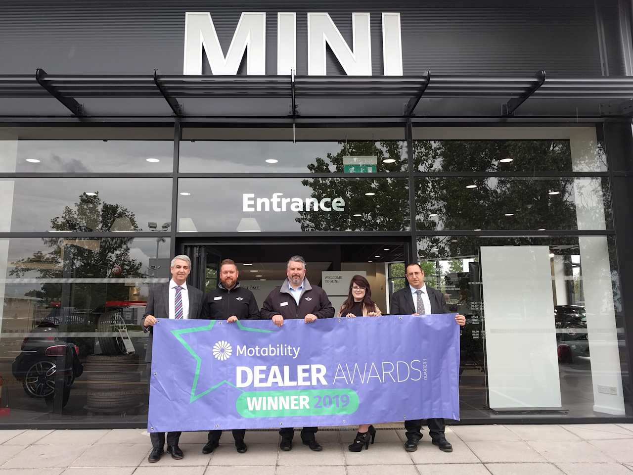 Snows MINI celebrate another Motability Award win for excellent customer service!