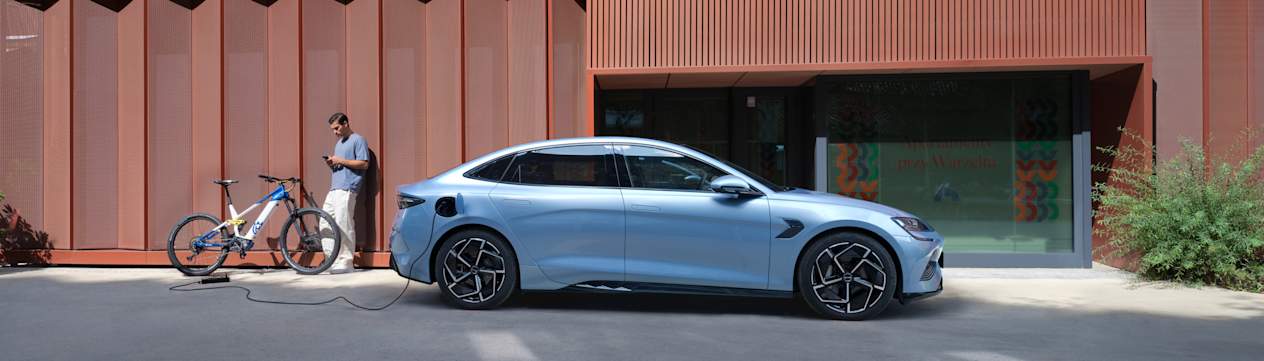 BYD Seal 2023 : profil droit statique en charge