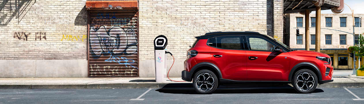 Citroën C3 2024 rouge : profil droit statique en charge