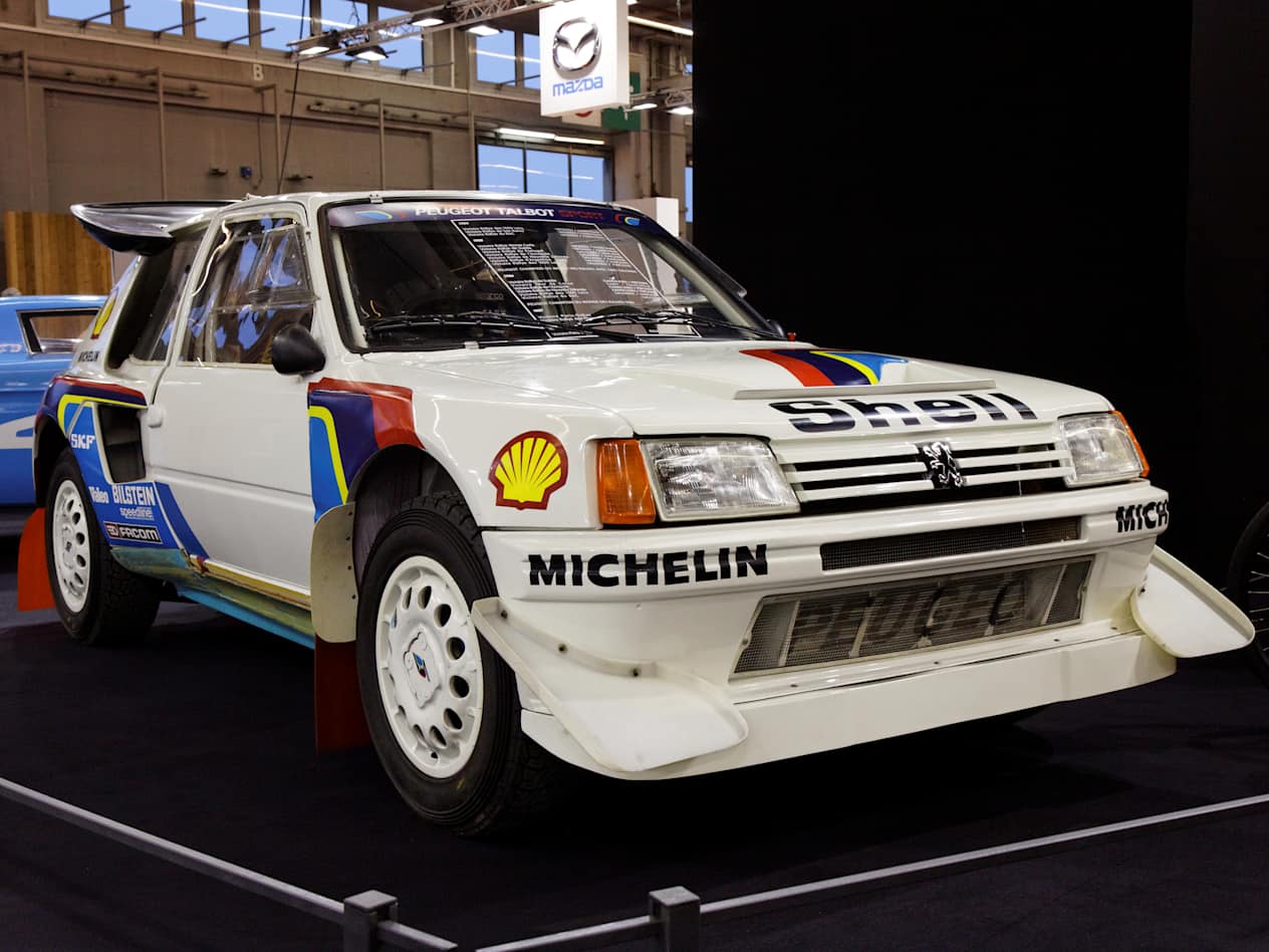 Peugeot 205 T16 Evolution 2 à Retro Mobile