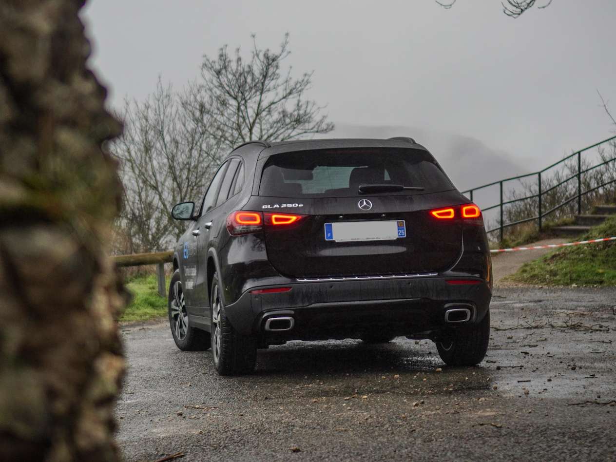 Arrière Mercedes-Benz GLA 250 e EQ Power