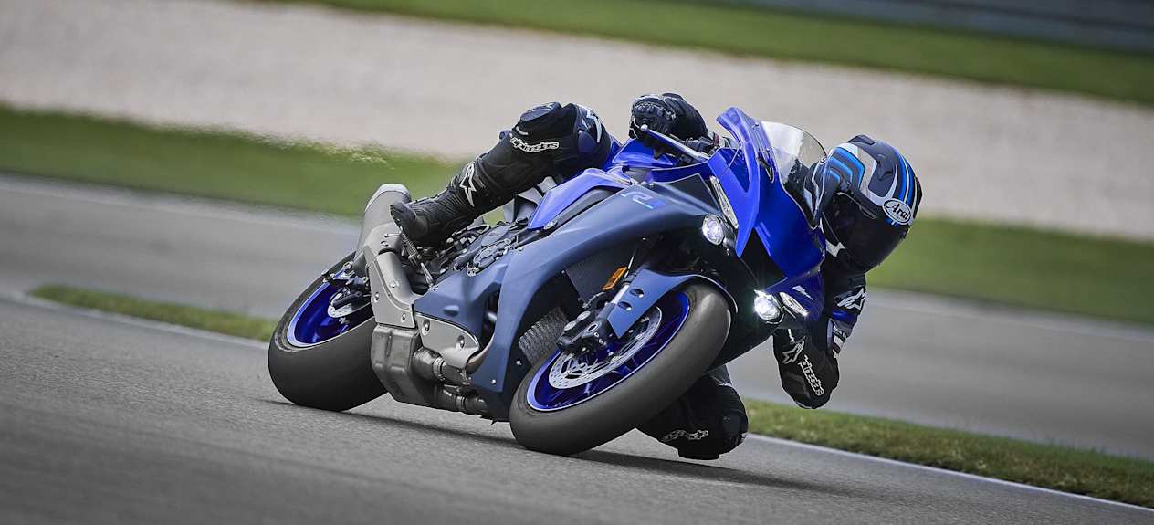 Yamaha R1 inclinée