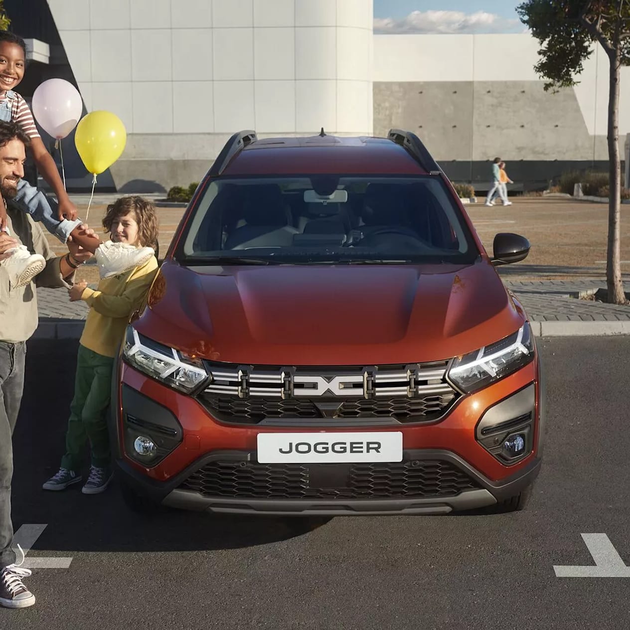 Jogger Hybrid Front Exterior
