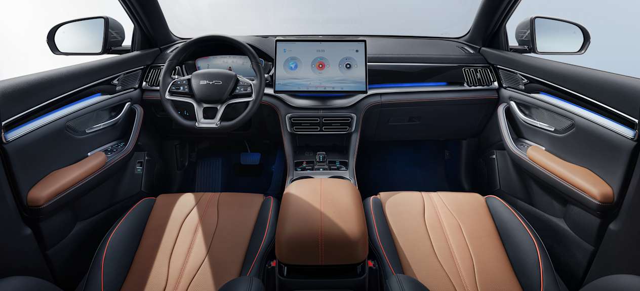 BYD Seal U DM-i 2024 : intérieur noir et brun