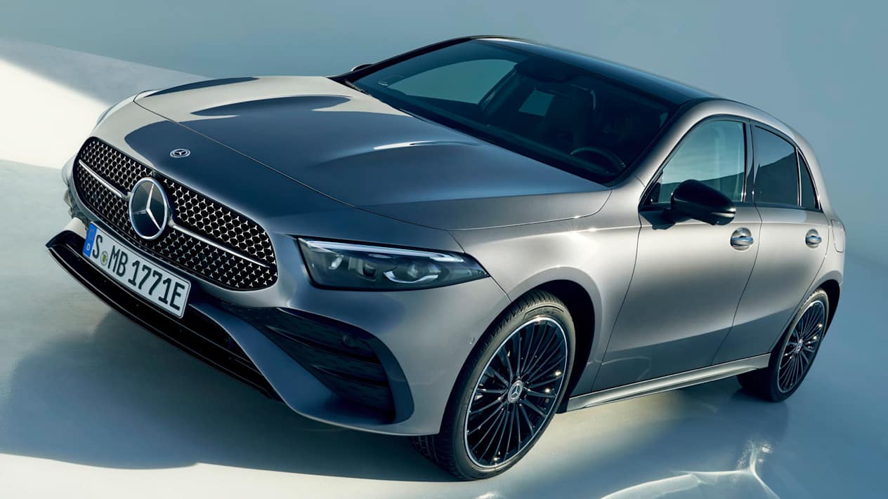 Mercedes Classe A 2023 : Trois quart avant gauche en biais