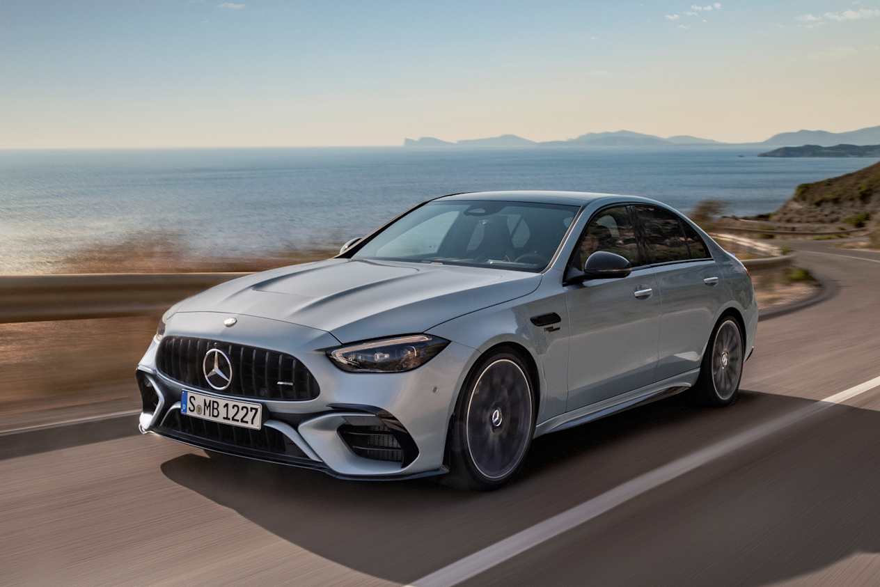 Mercedes-AMG C 63 SE berline : trois quarts avant gauche sur route