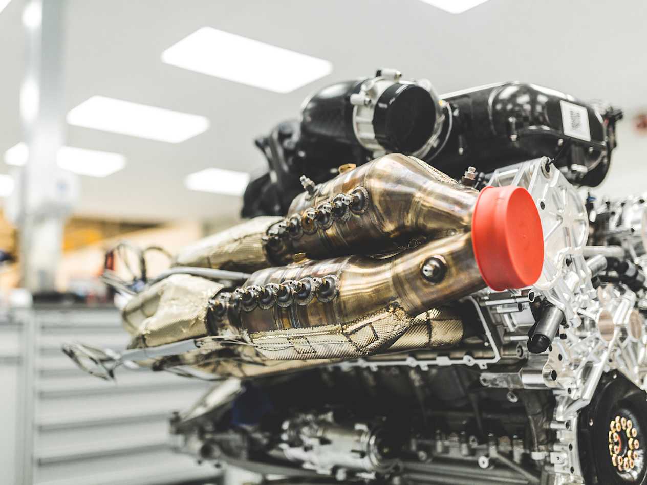 Aston Martin Valkyrie : Moteur de trois quart