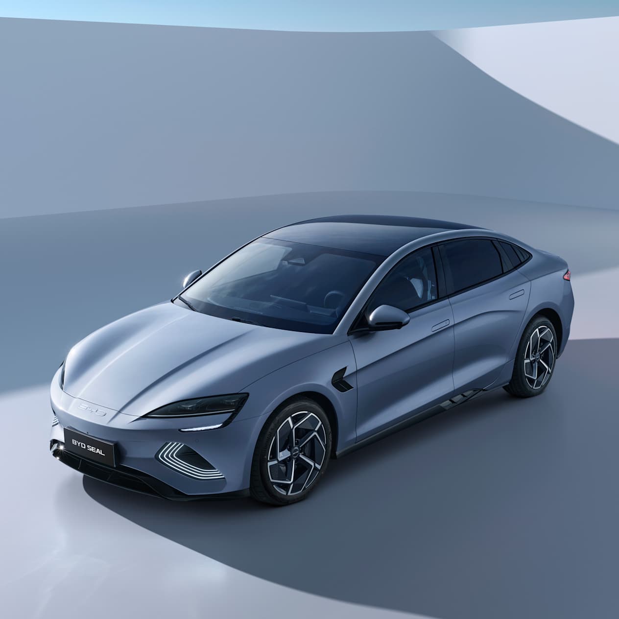 BYD Seal 2023 : trois quarts avant gauche vue plongeante