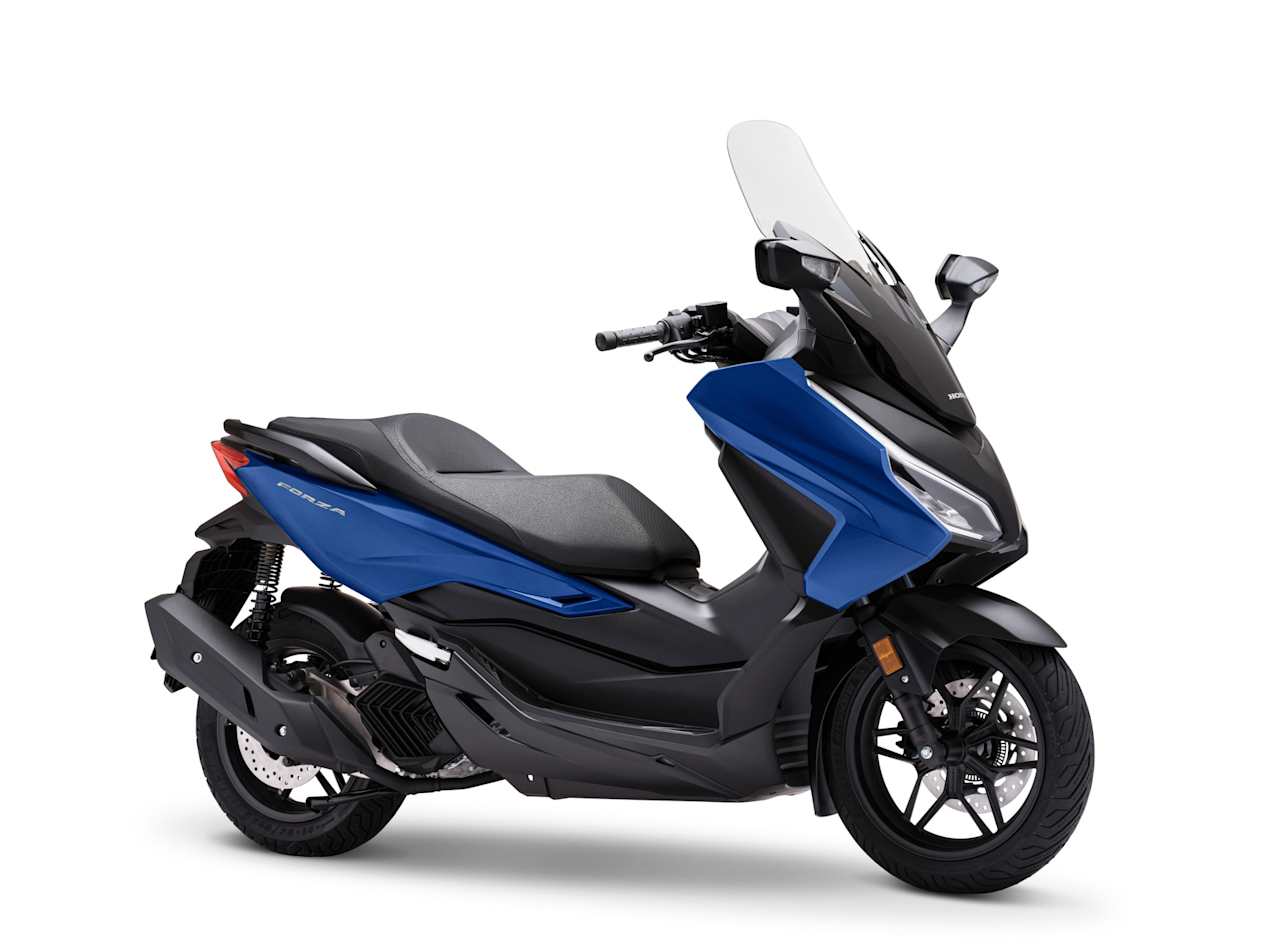 Honda Forza 125 2024 Matte Pearl Pacific Blue : trois quarts avant