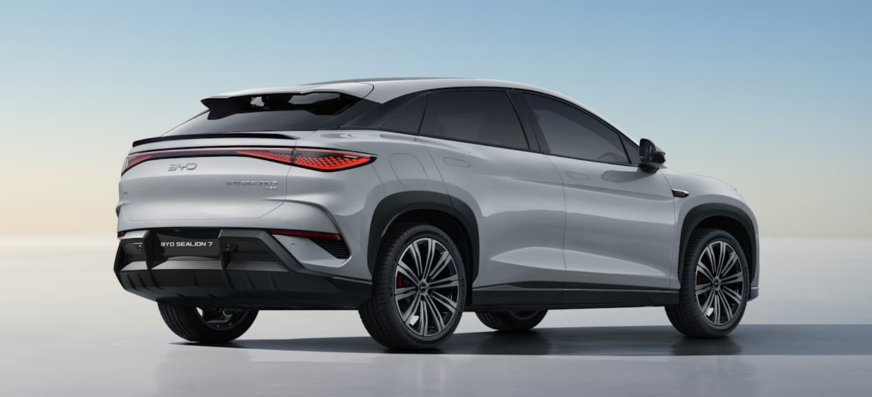 BYD Sealion 7 2024 : trois quarts arrière droit statique
