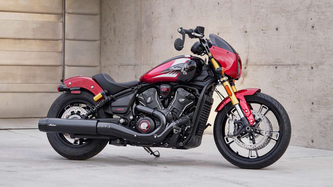 Indian Scout 101 2025 Sunset Red Metallic : profil droit statique