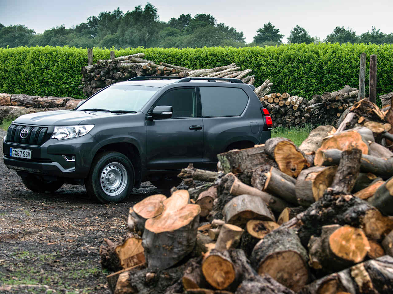 TOYOTA LAND CRUISER UTILITY COMMERCIAL READY FOR LIFE ON THE ROAD, AND IN THE ROUGH