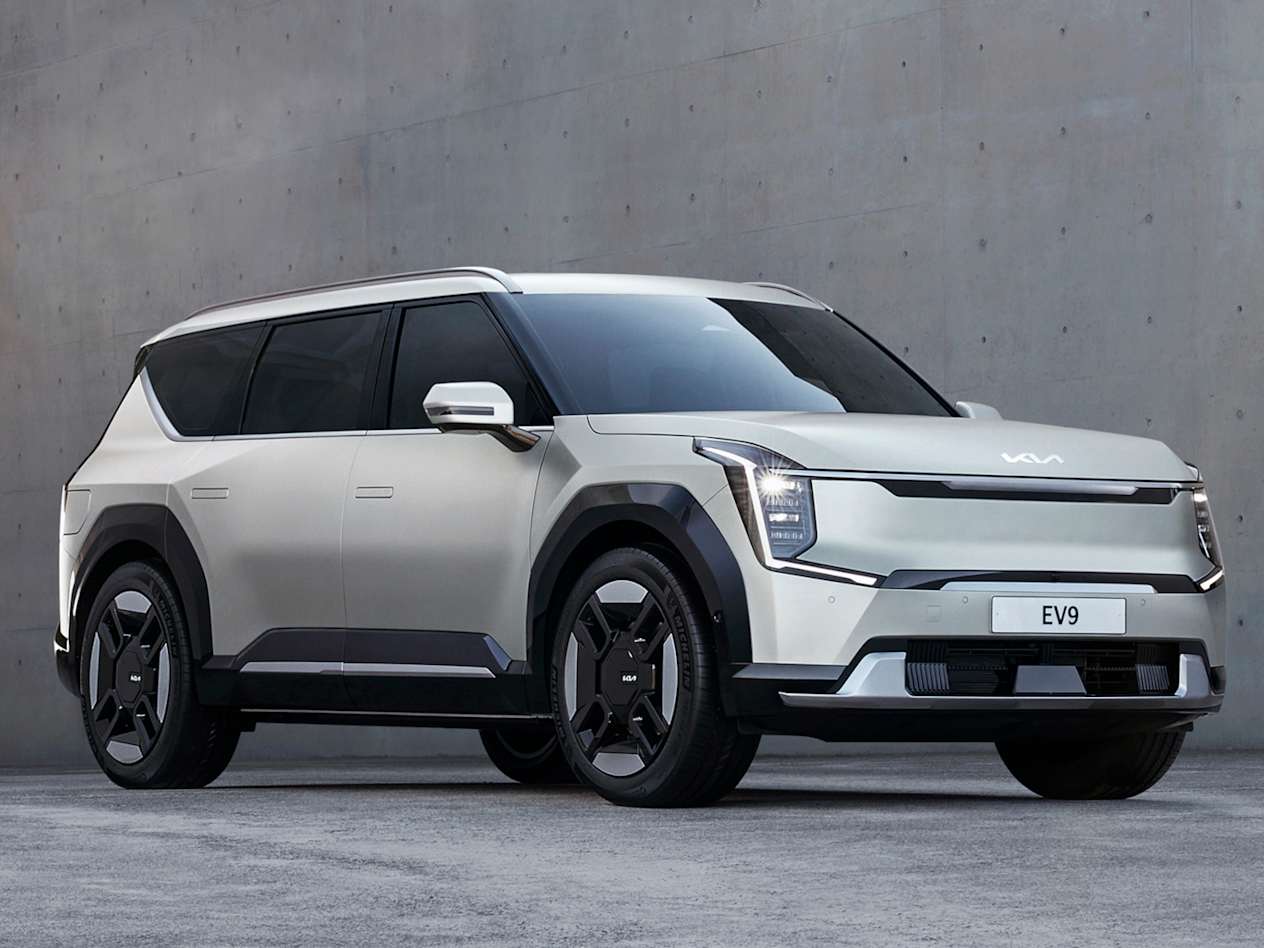 Kia EV9 2024 : trois quarts avant droit statique