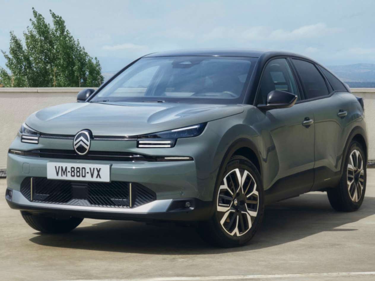 Citroën C4 2025 : trois quarts avant gauche statique