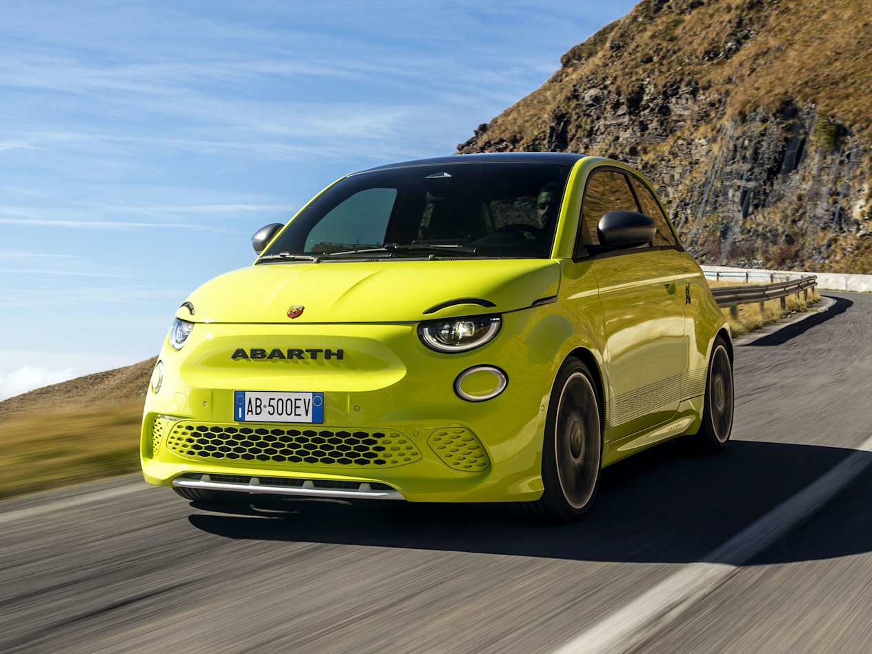 Fiat Abarth 500e Scorpionissima : Trois quart avant gauche