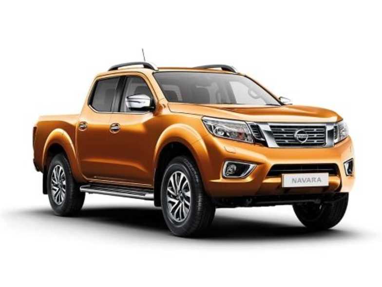 Nissan Navara Savannah Yellow Moto