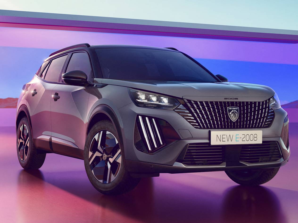 Peugeot 2008 2023 : trois quarts avant droit statique